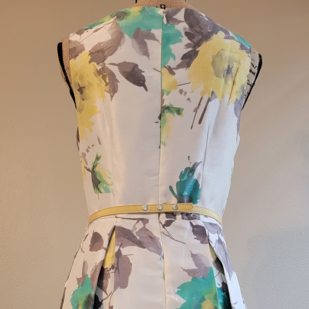 Spring dress - Picture 2 of 7